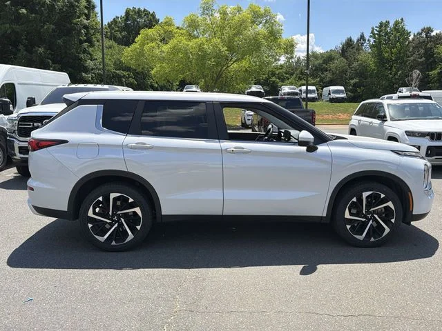 Used 2024 Silver Mitsubishi  image 5