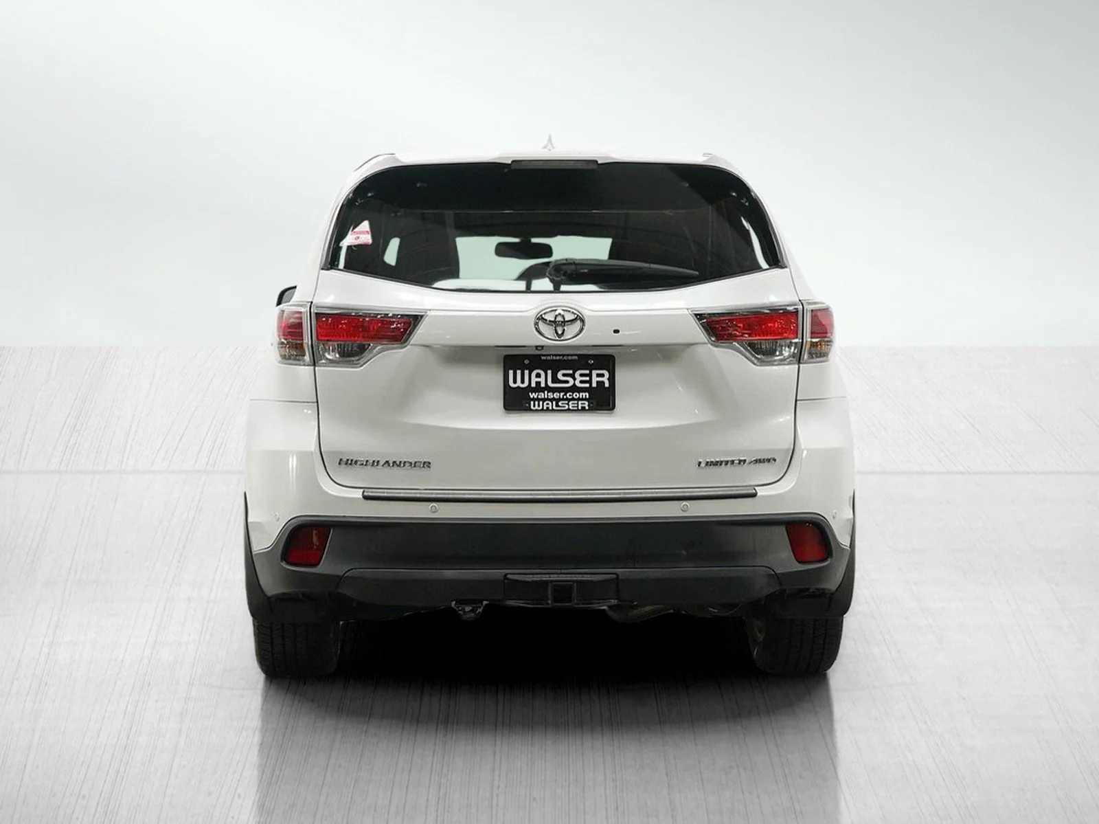 Used 2016 Blizzard Pearl Toyota  image 4