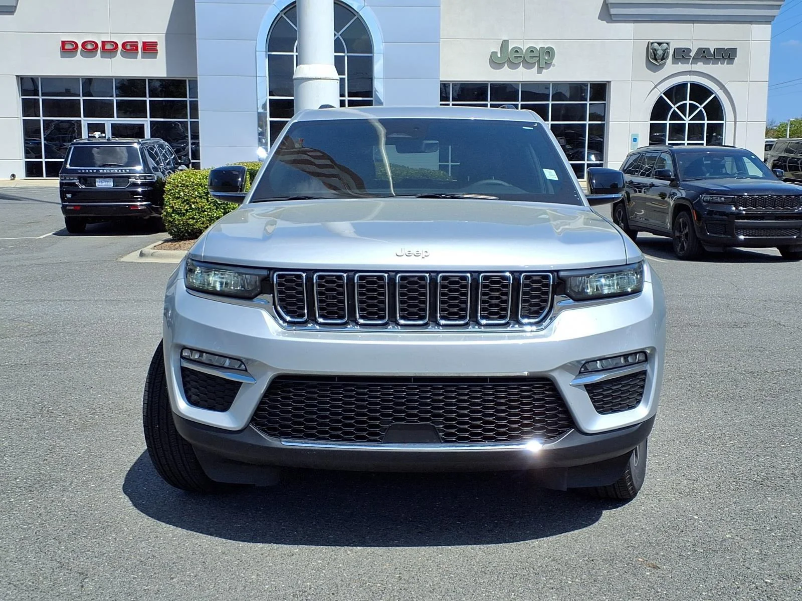 Used 2025 Silver Zynith Jeep Limited image 7