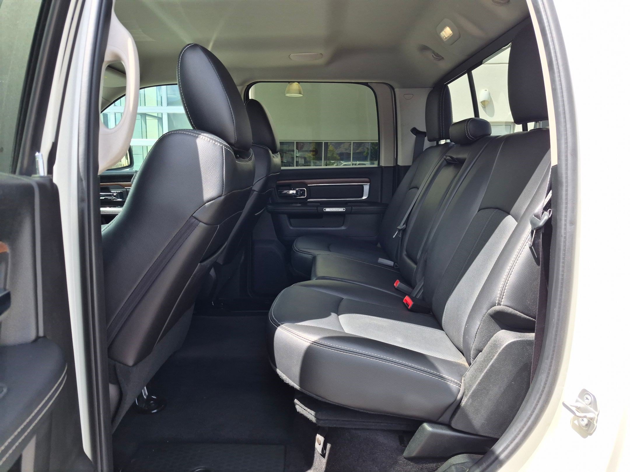 Used 2018 Pearl White Ram Laramie image 27