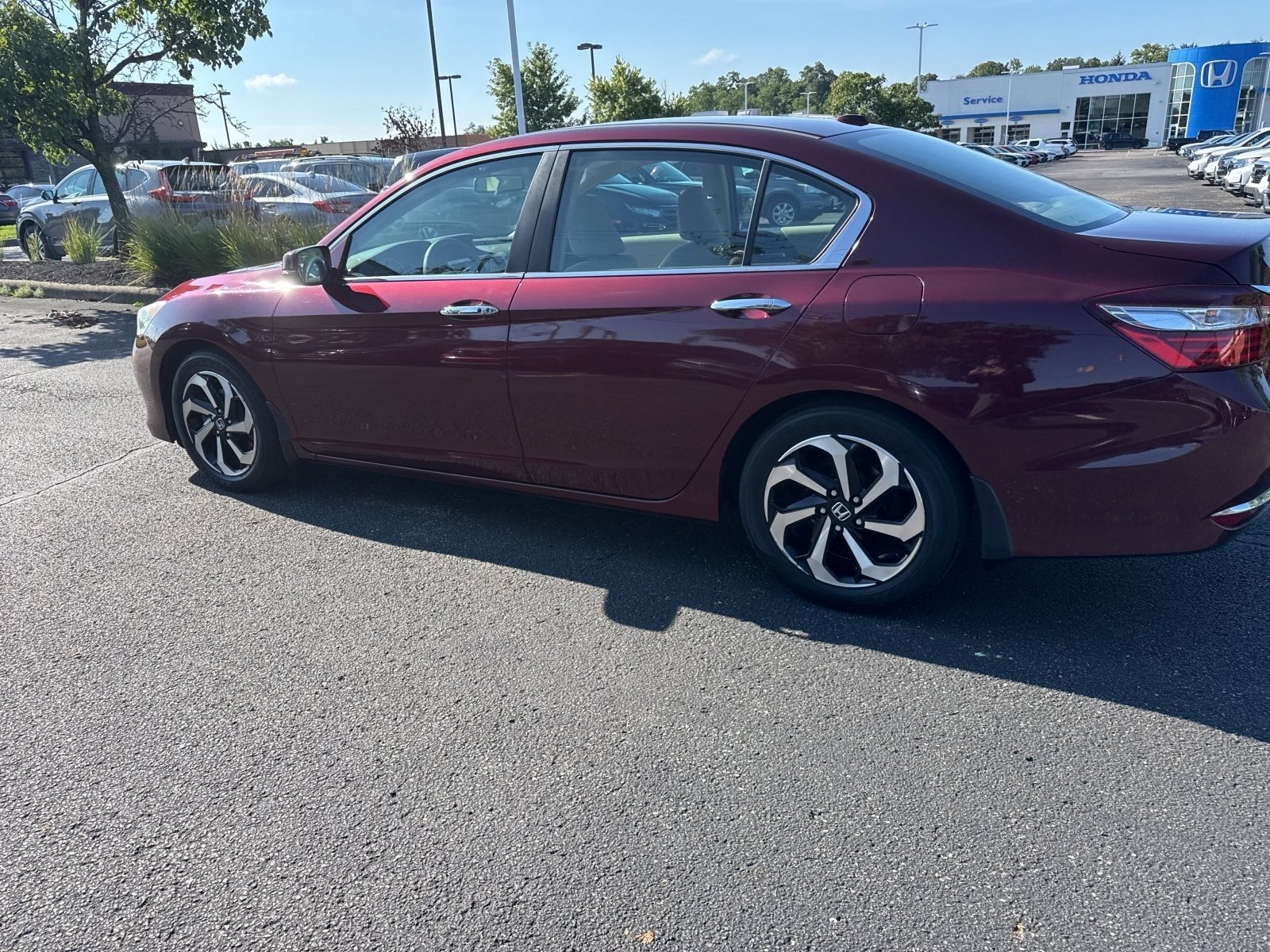 Used 2016 Basque Red Pearl II Honda EX-L image 29