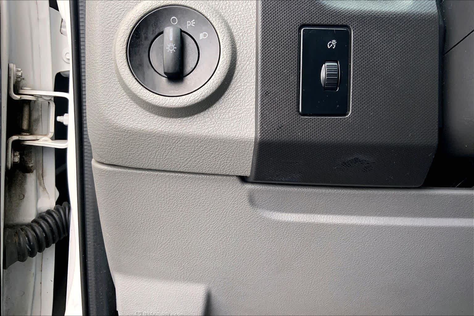 Used 2014 Oxford White Ford XLT image 32