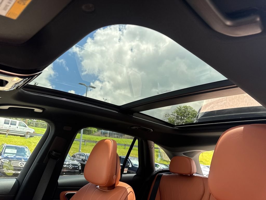 New 2026 Obsidian Black Metallic Mercedes-Benz GLC 300 image 24