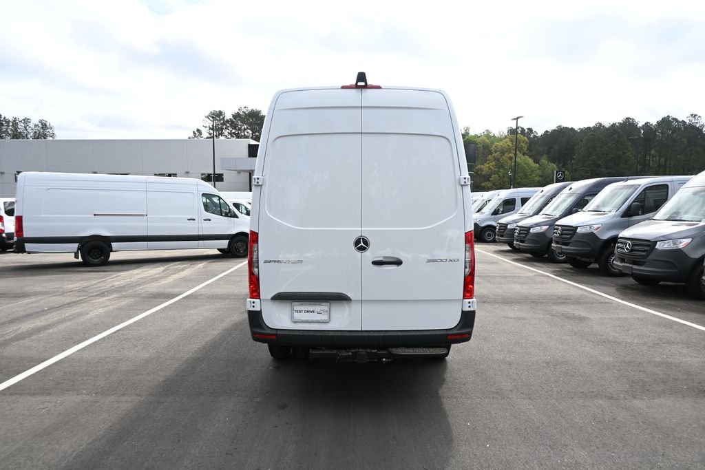 Used 2026 Arctic White Mercedes-Benz Cargo 170 WB image 27