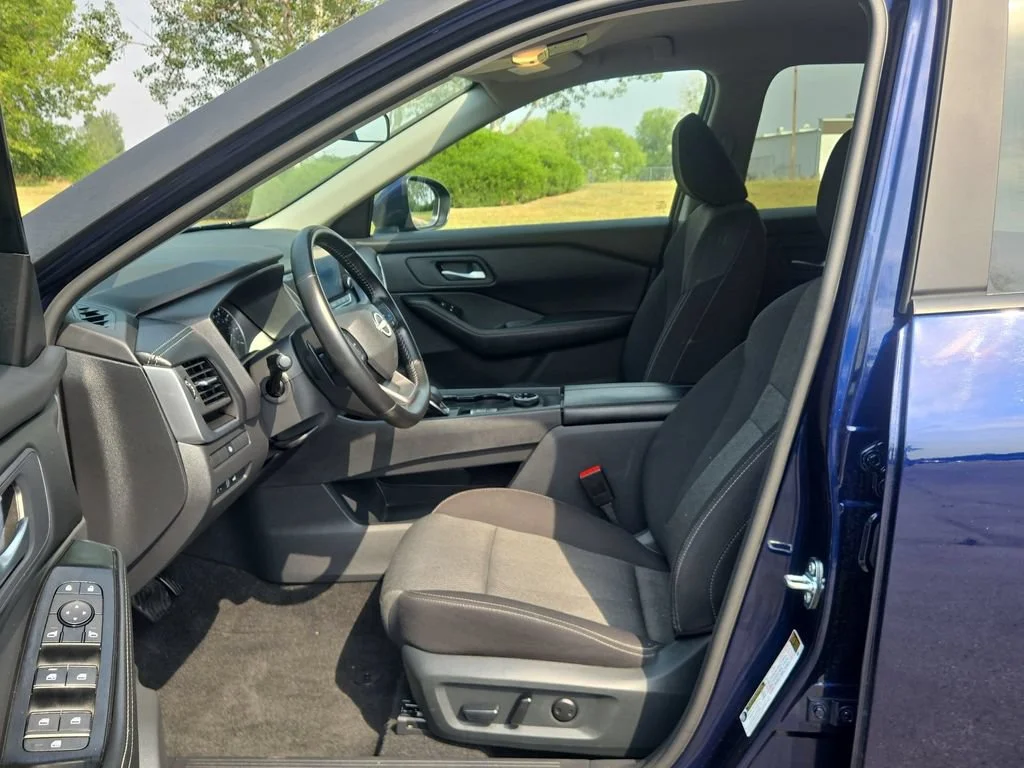 2025 Nissan Rogue SV - Photo 25