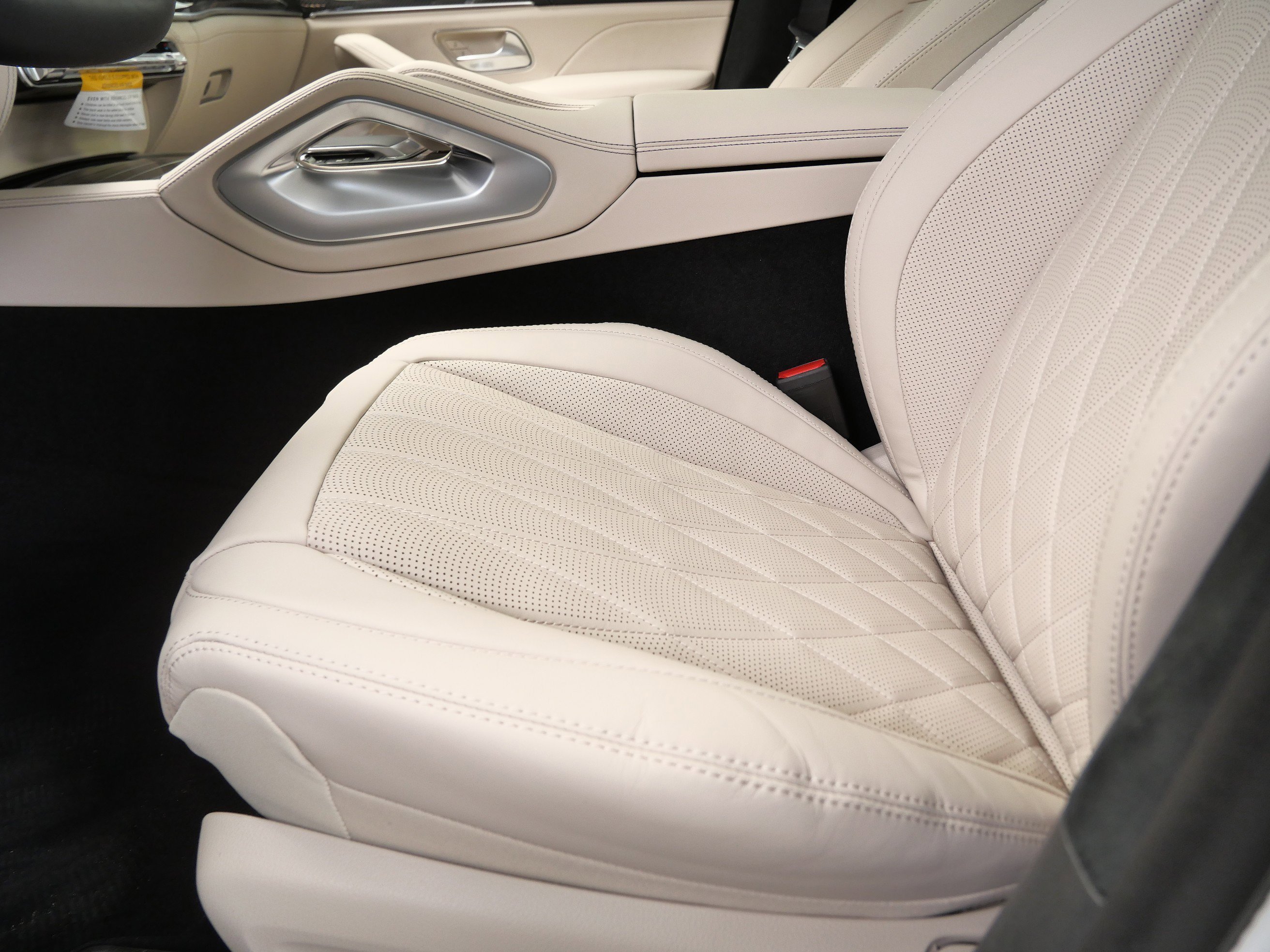 New 2026 MANUFAKTUR Moonlight White Metallic Mercedes-Benz AMG® GLE 63 S 4MATIC+ SUV image 11