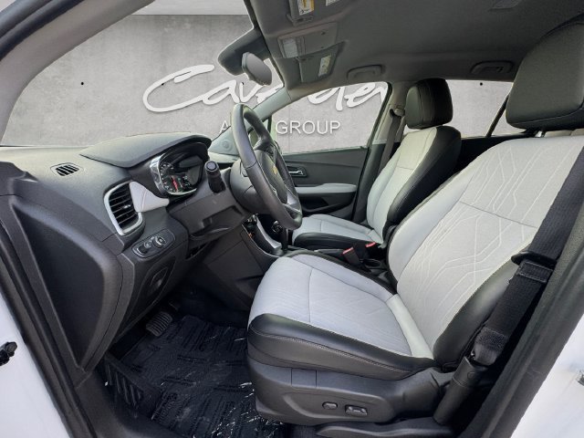 Used 2020 SUMMIT WHITE Chevrolet LT image 19