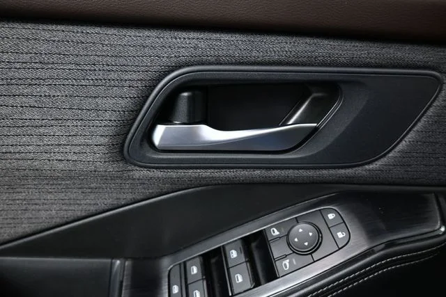 2023 Nissan Rogue SV - Photo 19