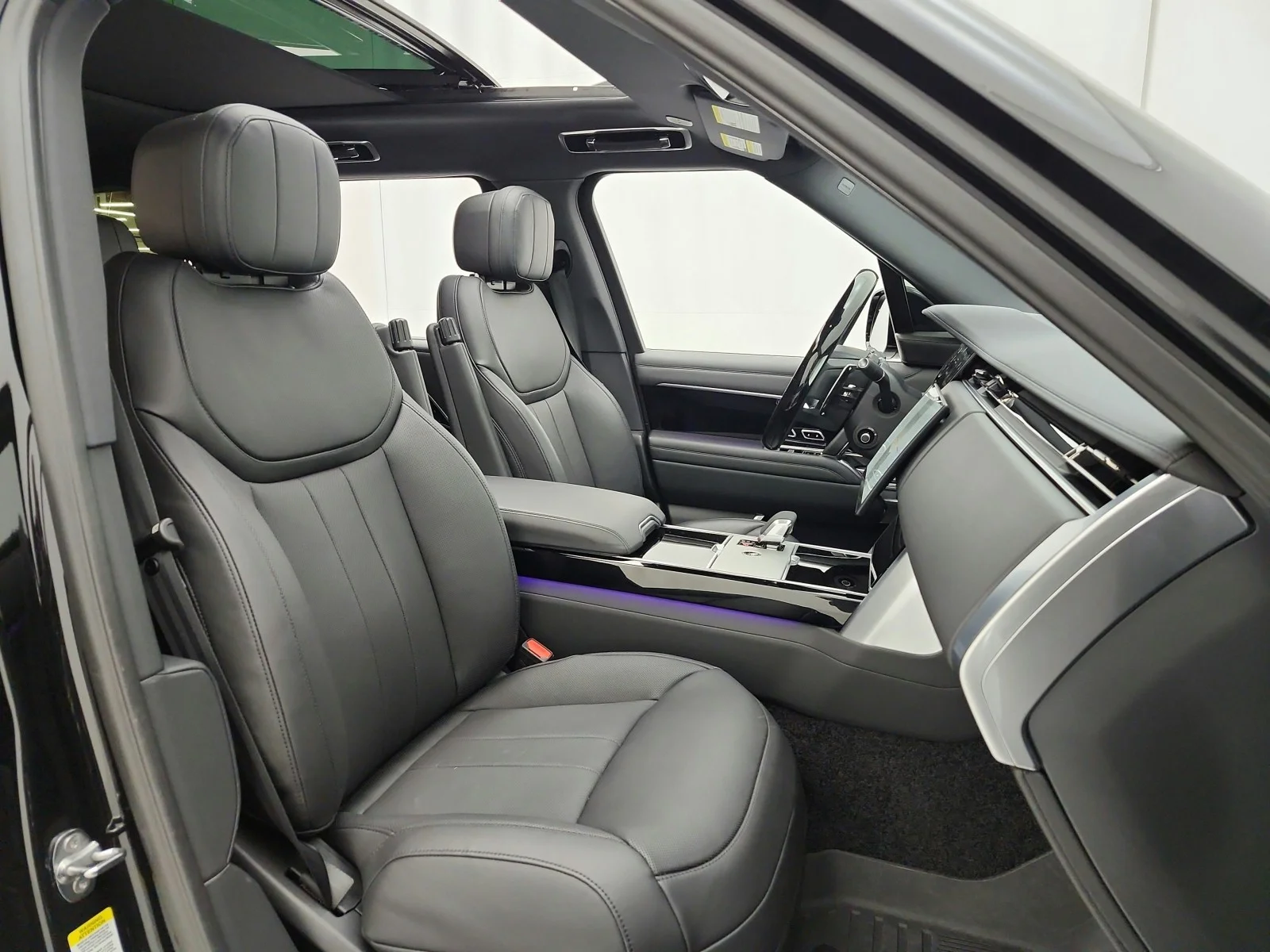 Used 2025 Santorini Black Metallic Land Rover P400 SE LWB 7 Seat image 19