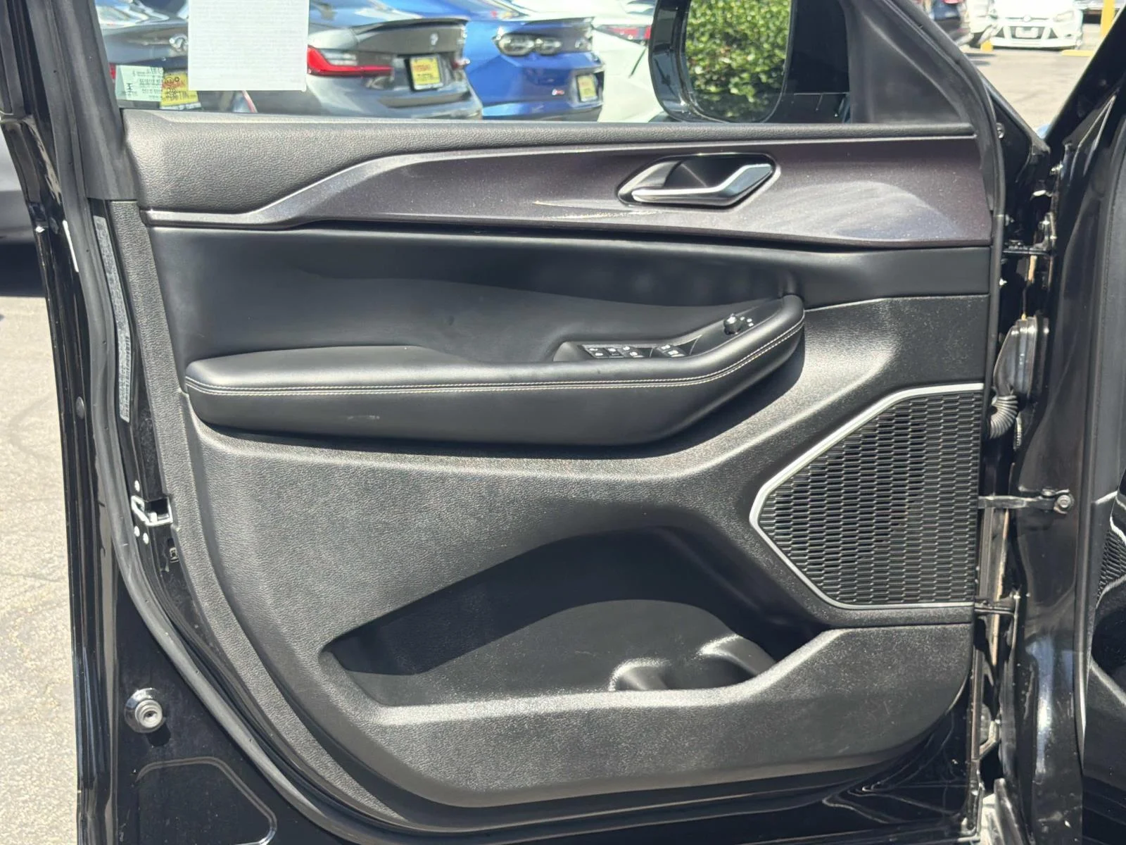 Used 2022 Diamond Black Crystal Pearlcoat Jeep Altitude image 20