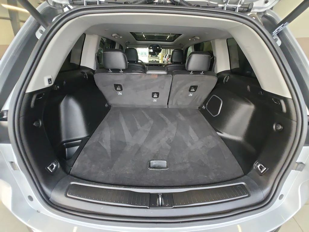 Used 2022 Silver Jeep Limited image 23