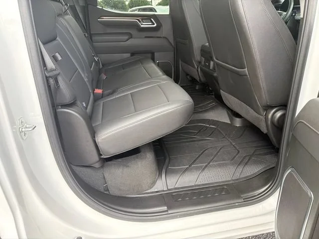 Used 2025 Summit White Chevrolet RST image 15