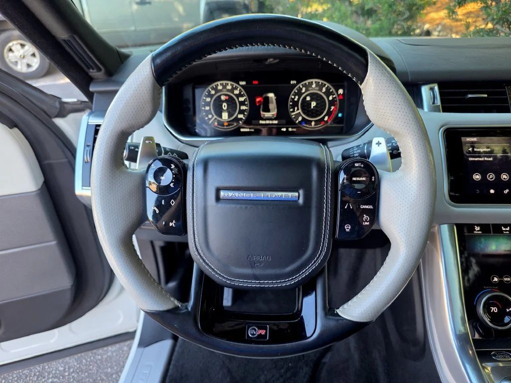 Used 2018 White Land Rover SVR image 23