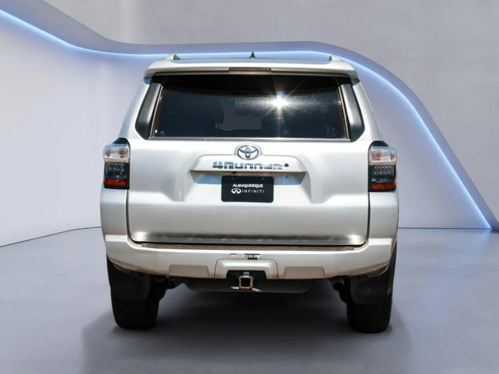 Used 2015 Classic Silver Metallic Toyota SR5 image 5