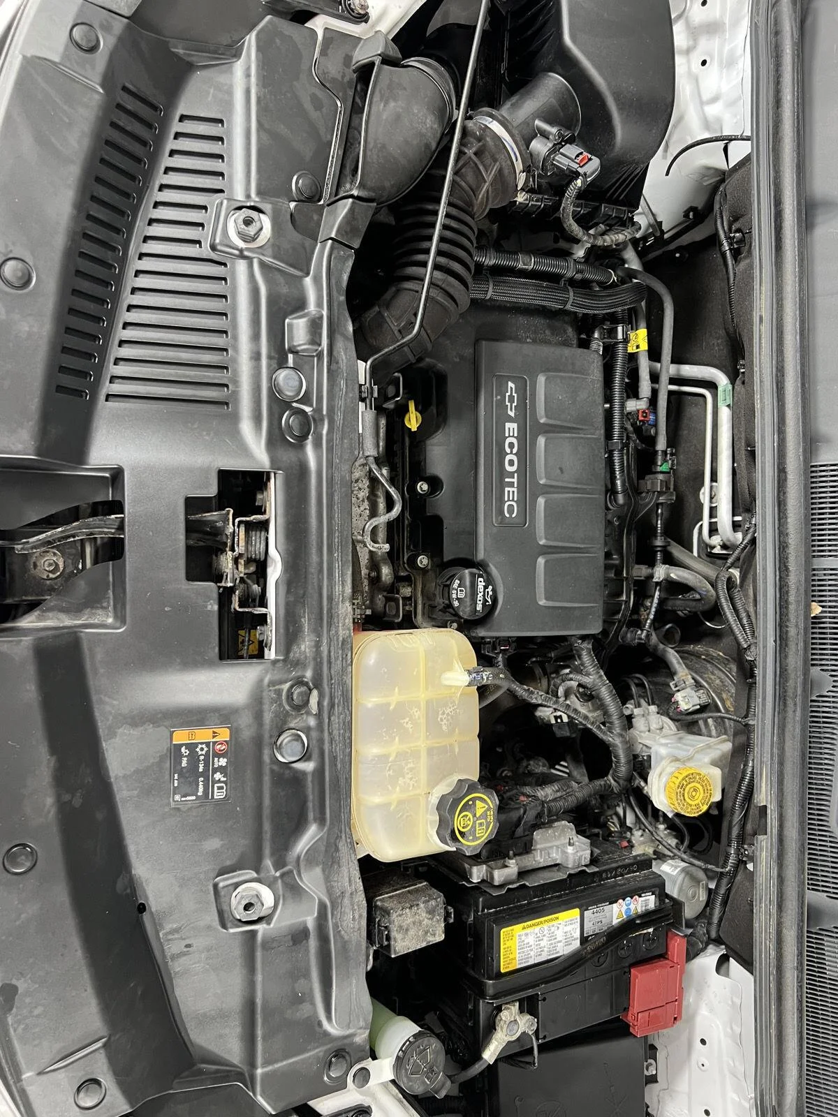 Used 2019 SUMMIT WHITE Chevrolet LS image 20