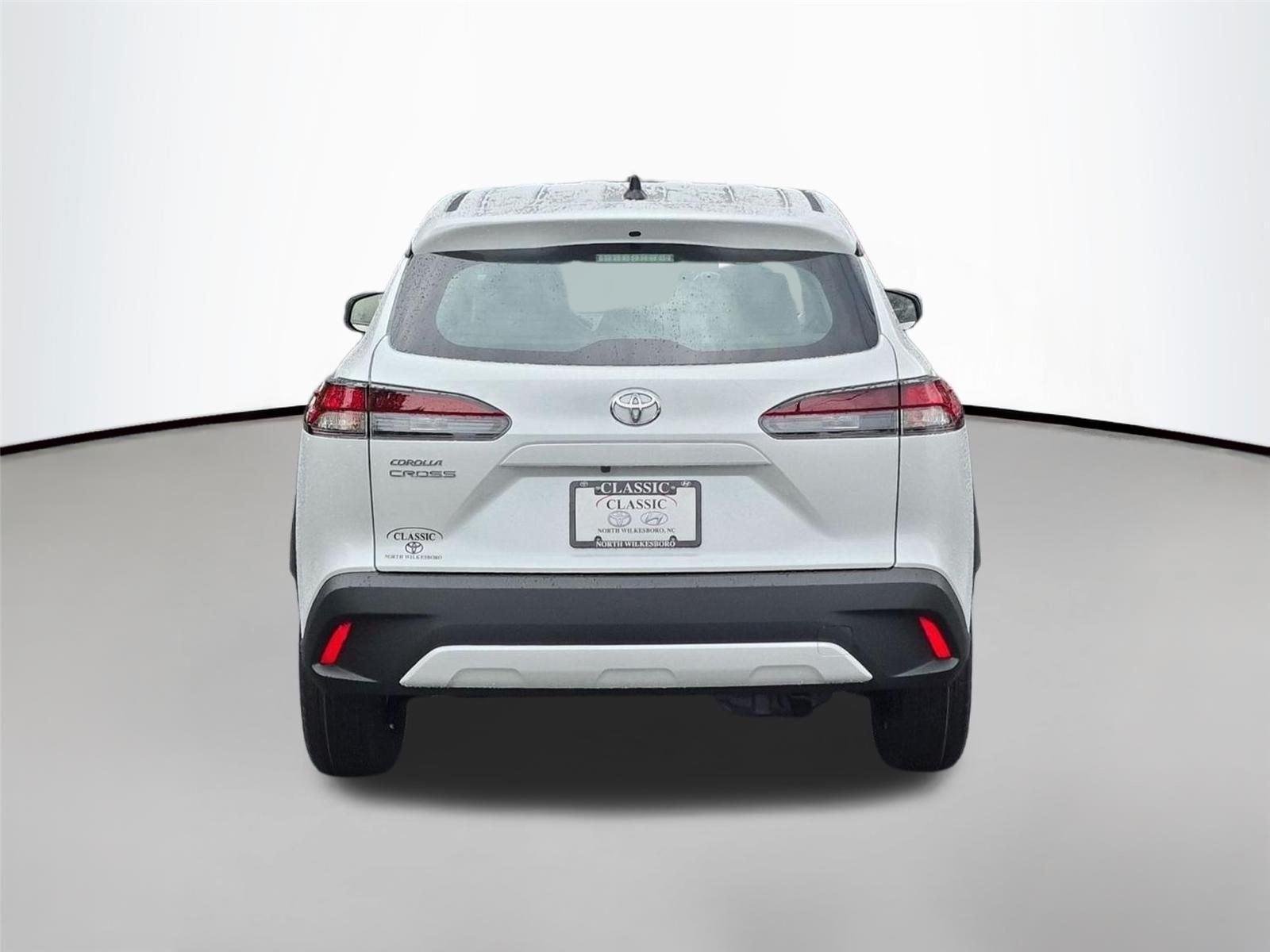 New 2026 Wind Chill Pearl Toyota L image 4