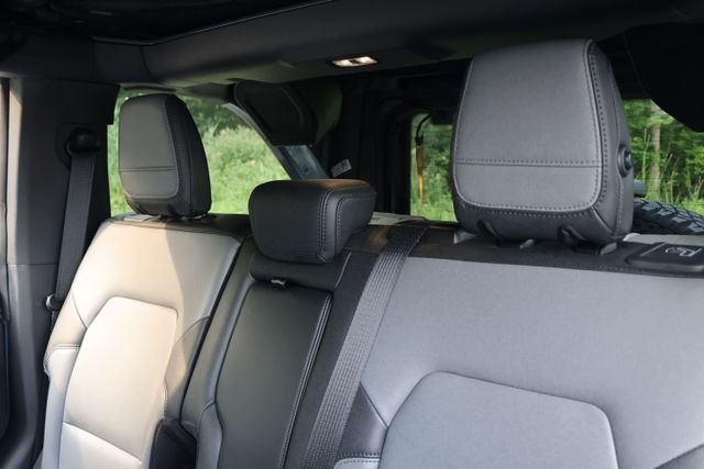 Used 2024 Gray Ford Everglades image 17