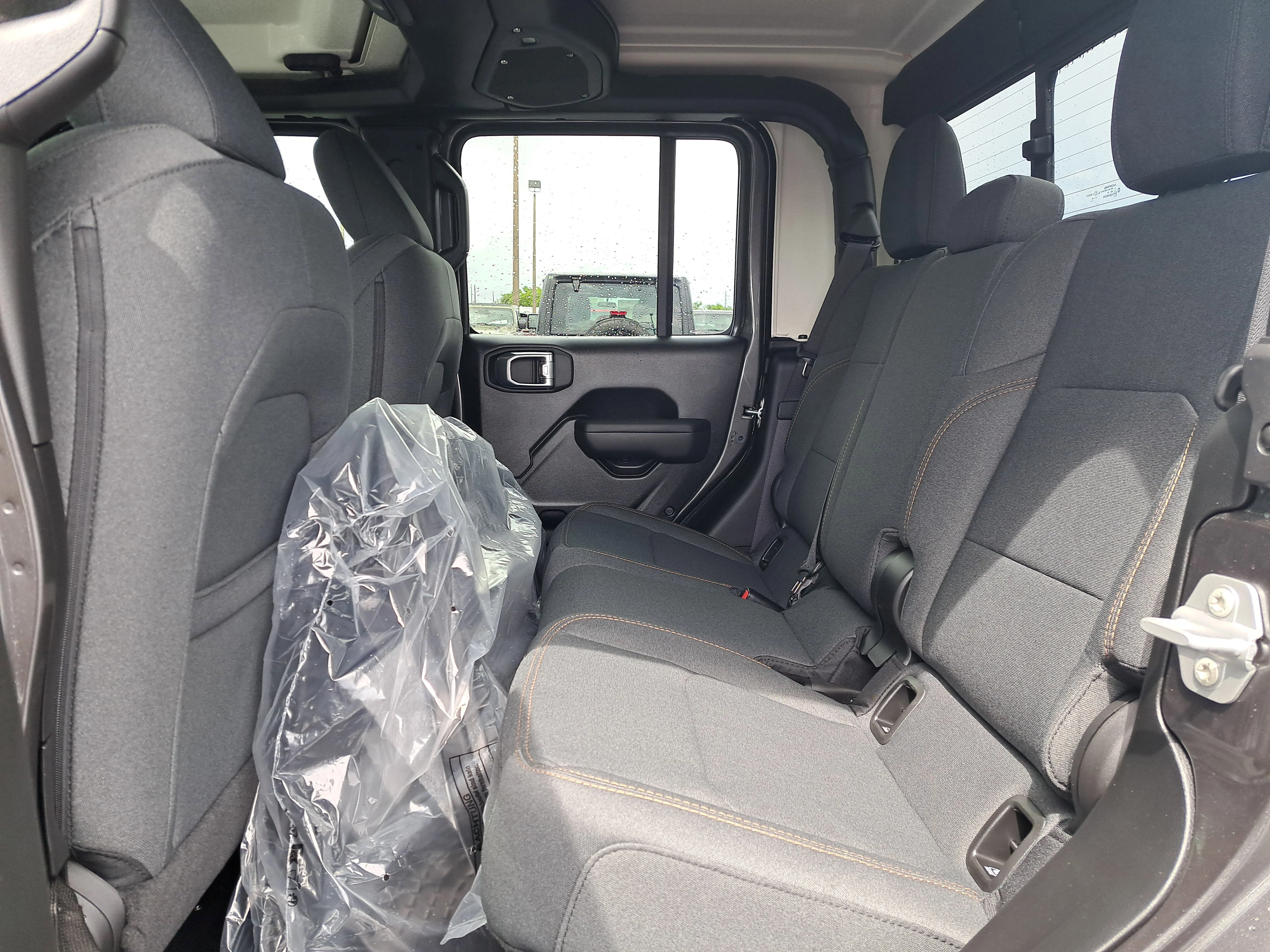 New 2026 Granite Crystal Metallic Clearcoat Jeep Sport S image 9