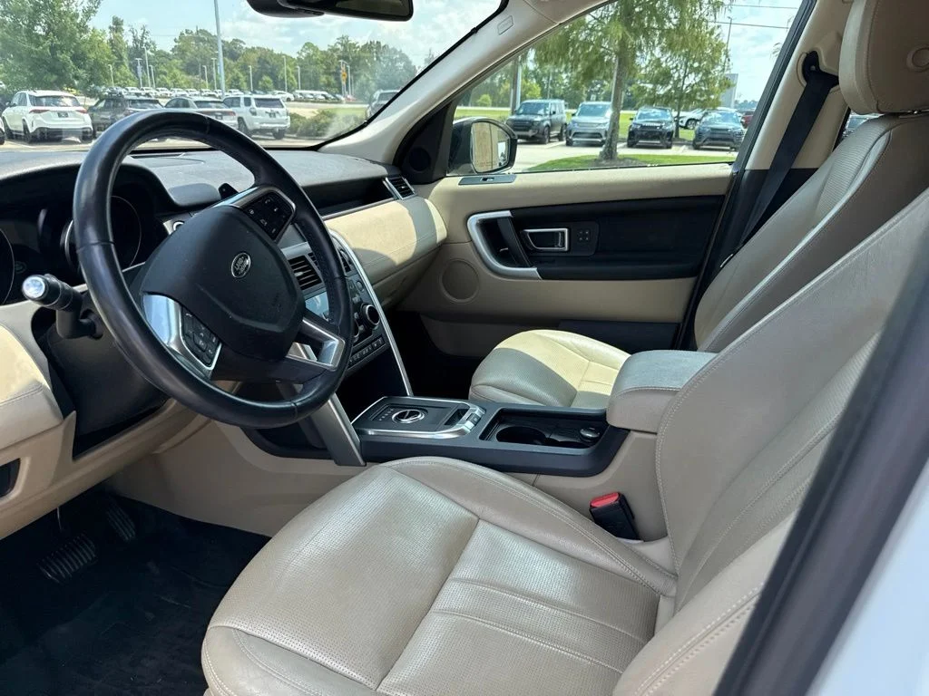 Used 2018 White Land Rover HSE image 5