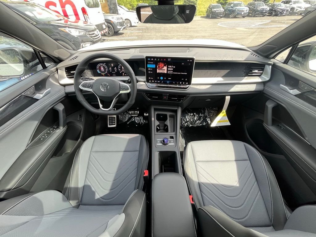 New 2026 White/off-white Volkswagen 2.0T SE R-Line Black image 13