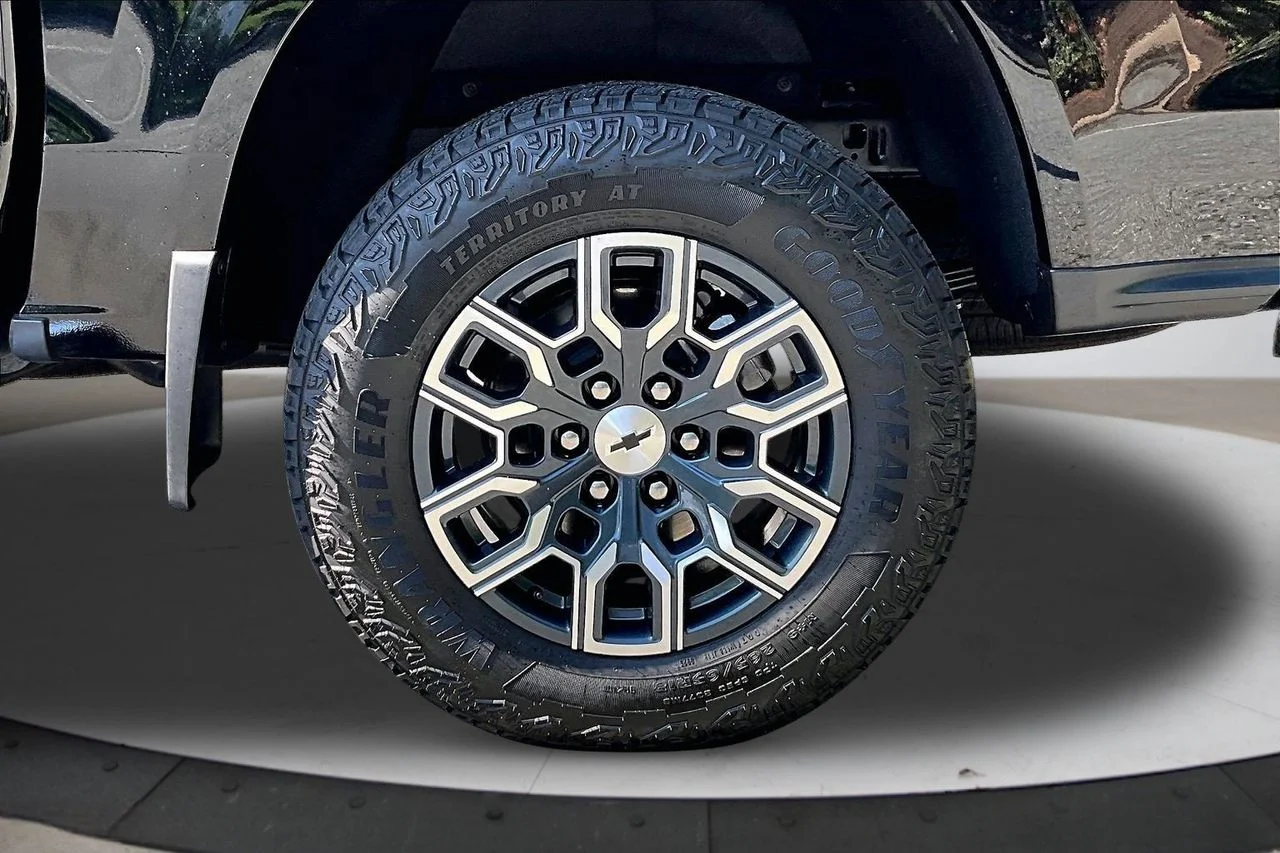 Certified Used 2025 Black Chevrolet Z71 image 34