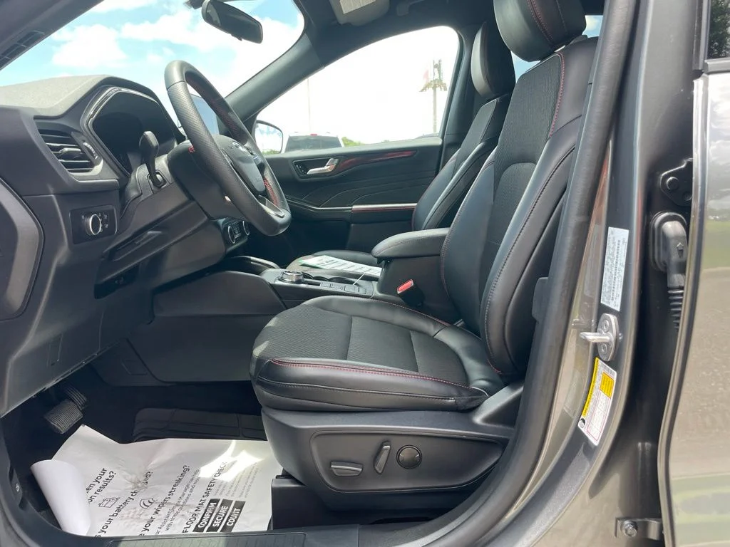 2026 Ford Escape ST-Line - Photo 11