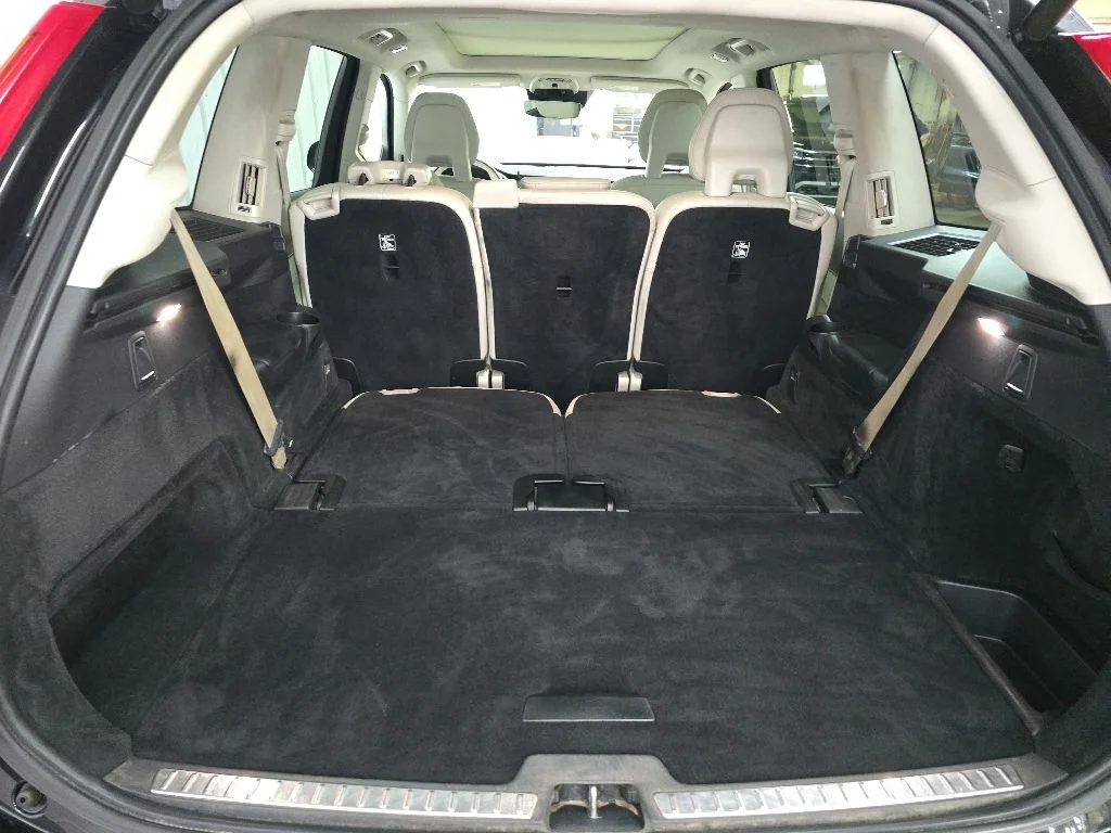Used 2021 Black Volvo T6 Momentum image 12