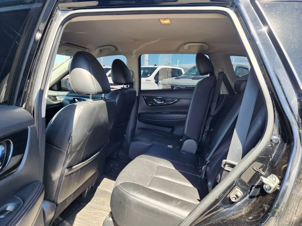 Used 2020 Black Nissan SL image 6