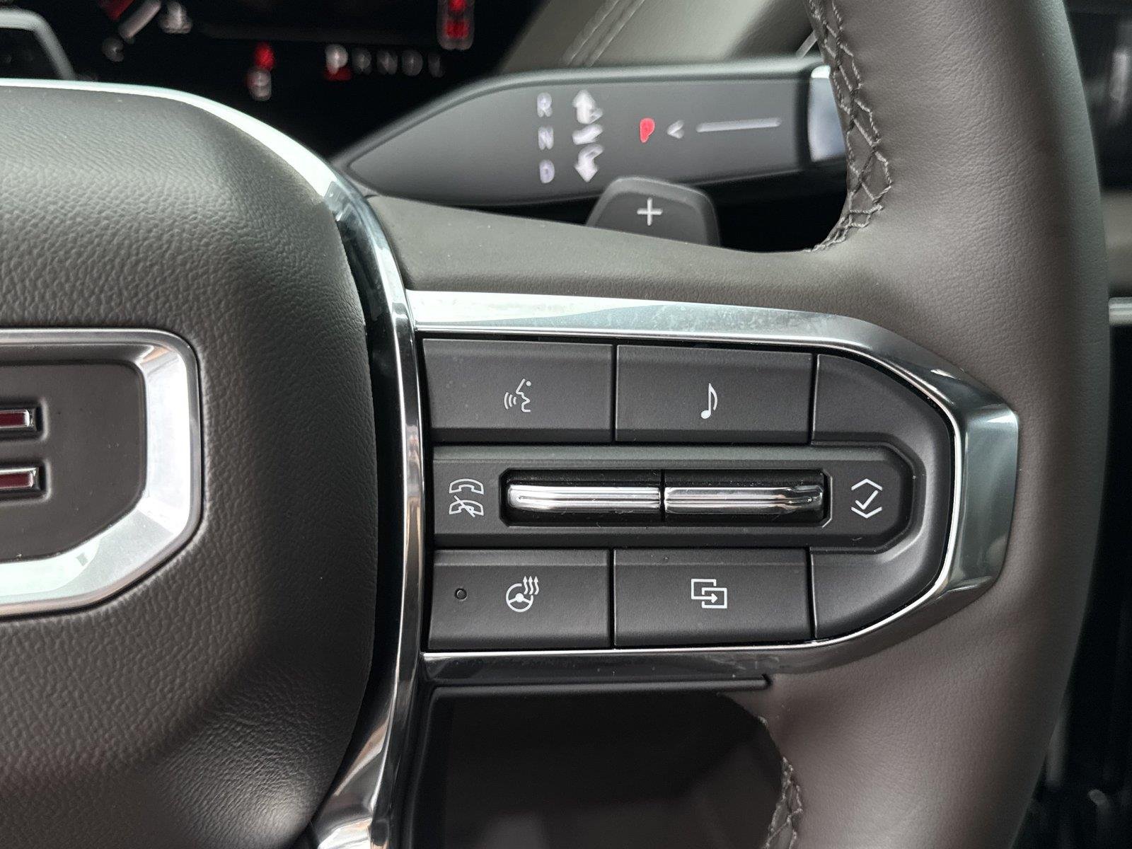 Used 2025 Summit White GMC Elevation image 23