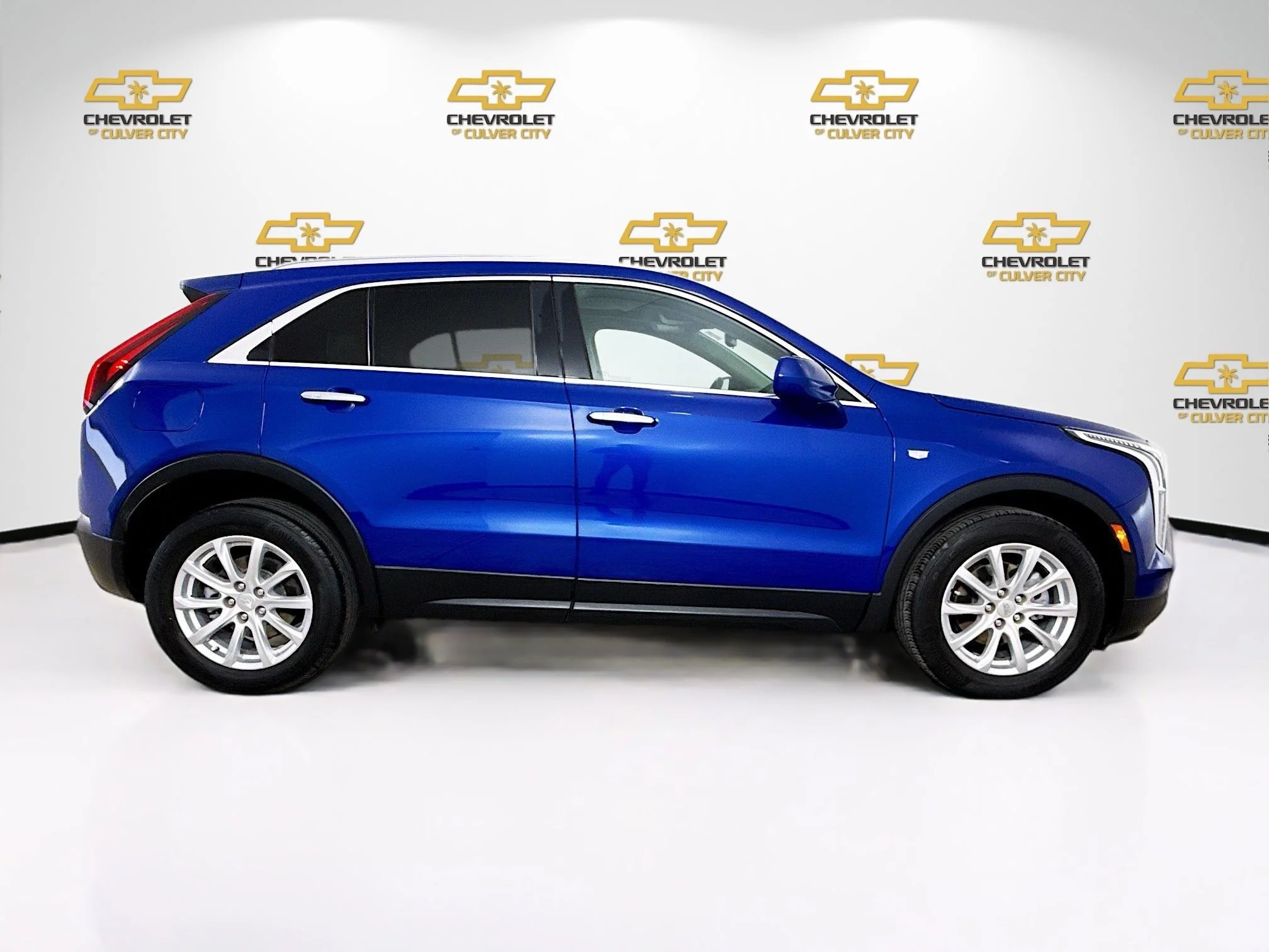Used 2021 WAVE METALLIC Cadillac FWD Luxury image 9