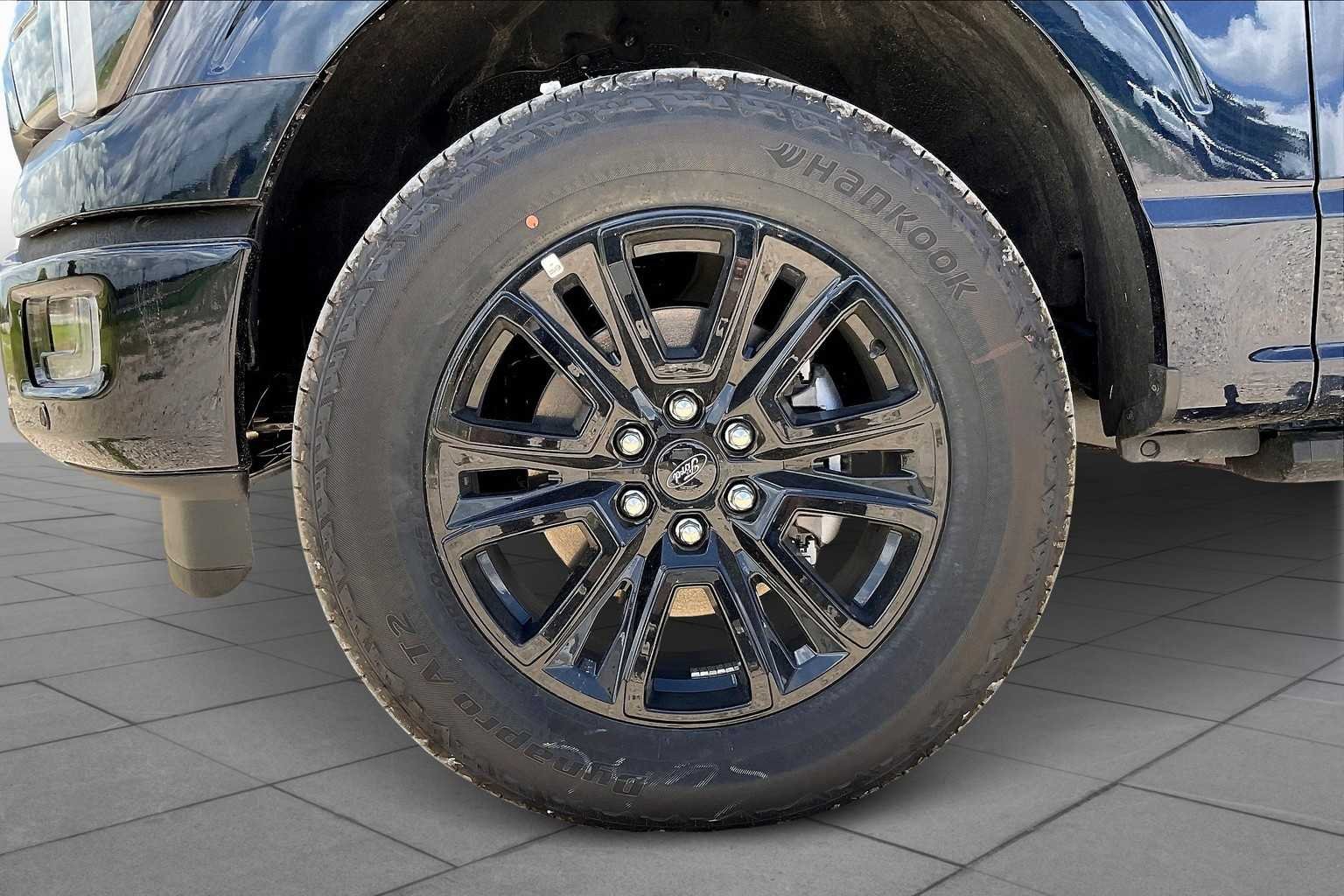 Used 2025 Antimatter Blue Metallic Ford Platinum image 9