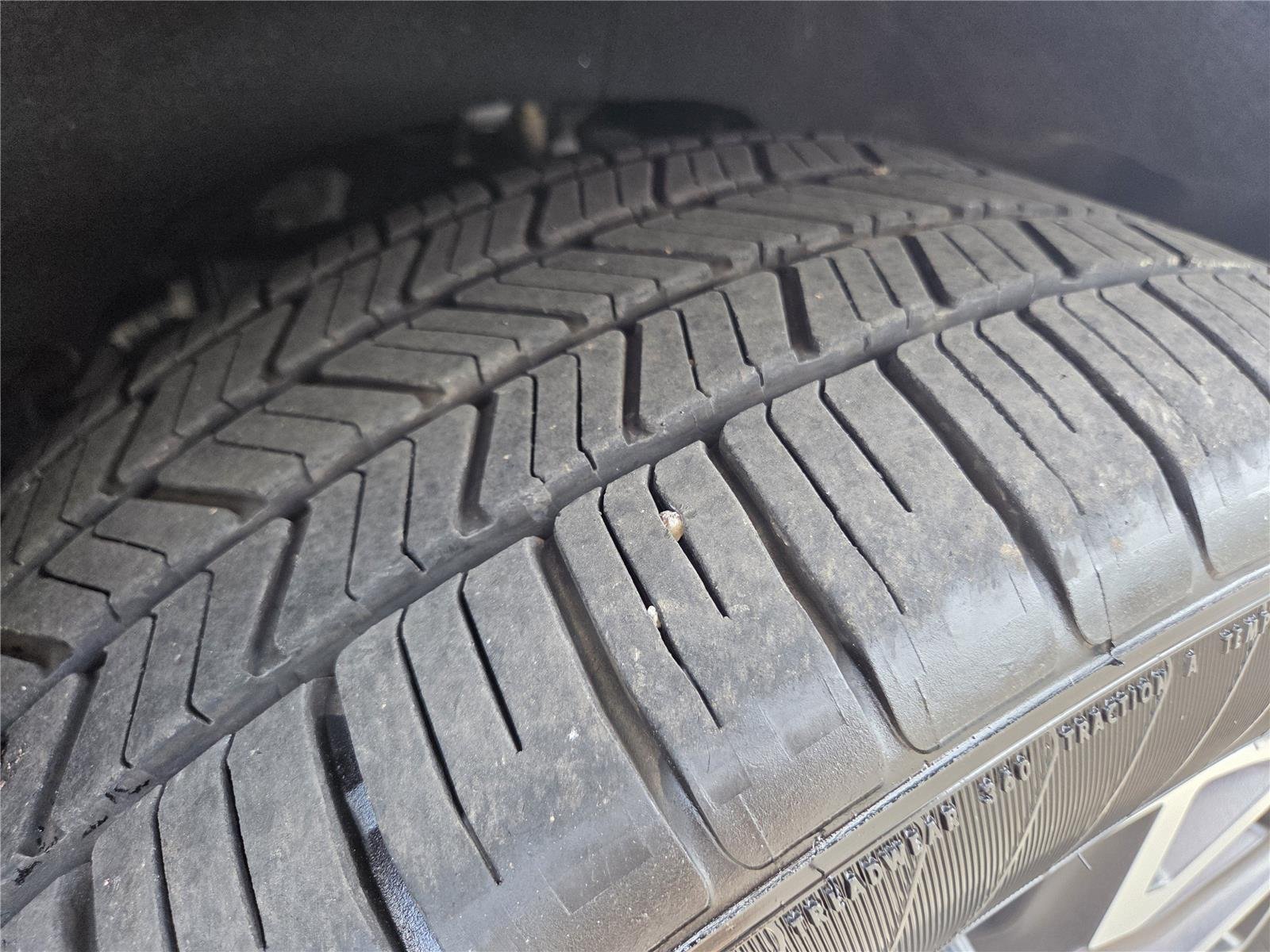 Used 2024 Diamond Black Crystal Pearlcoat Jeep Series III image 33