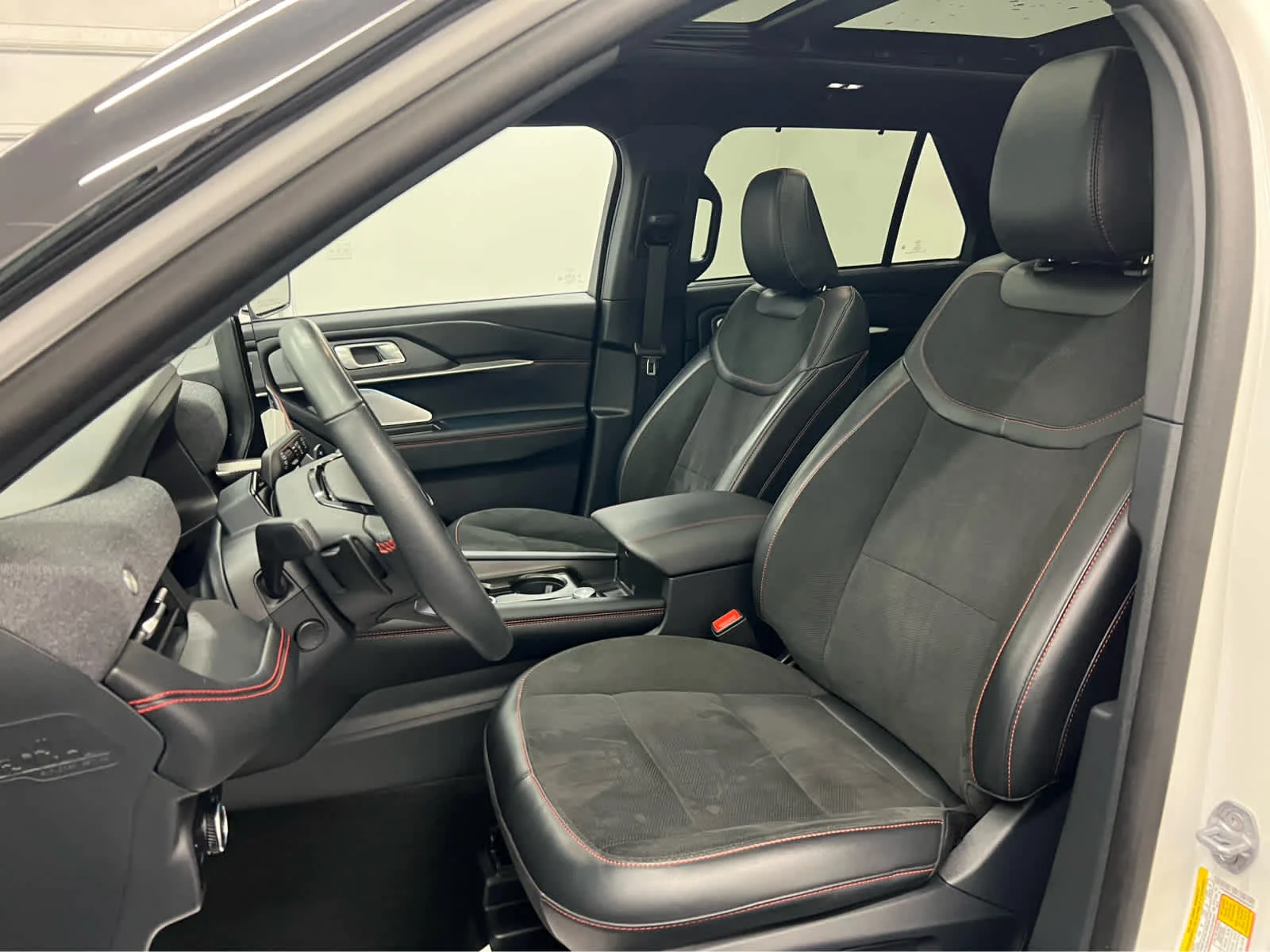 Used 2025 Star White Metallic Tri-Coat Ford ST image 18