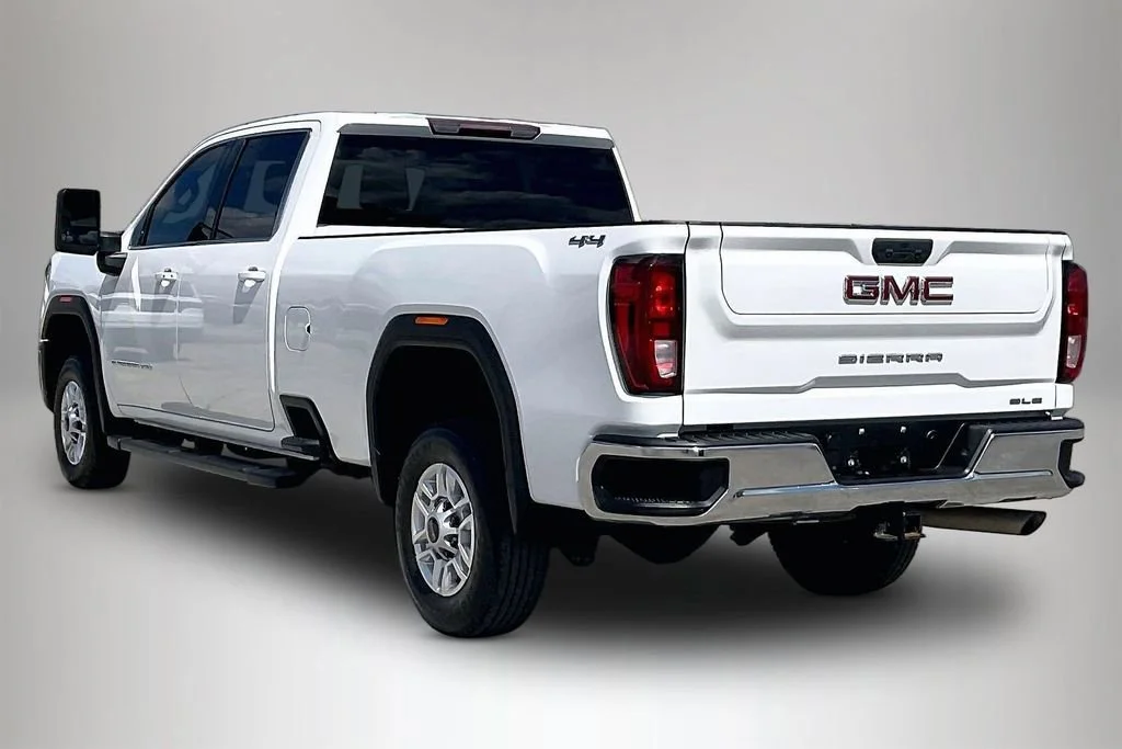 Used 2024 Summit White GMC SLE image 4