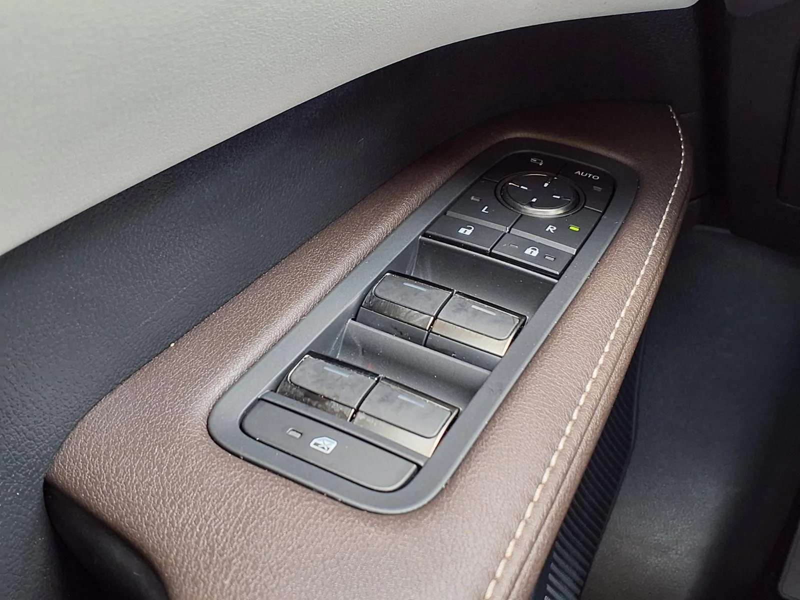 Used 2024 White Lexus 350 Premium image 24