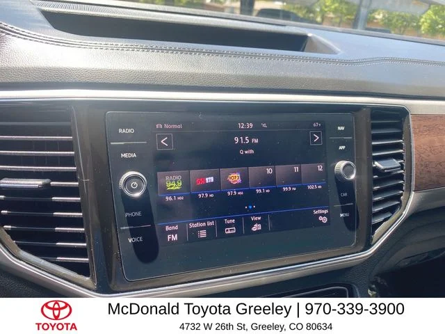 Used 2019 Silver Volkswagen SEL Premium image 16