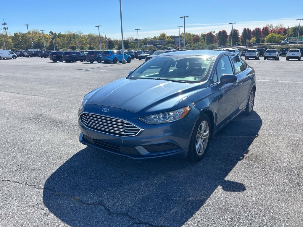 Used 2018 Blue Ford SE image 1