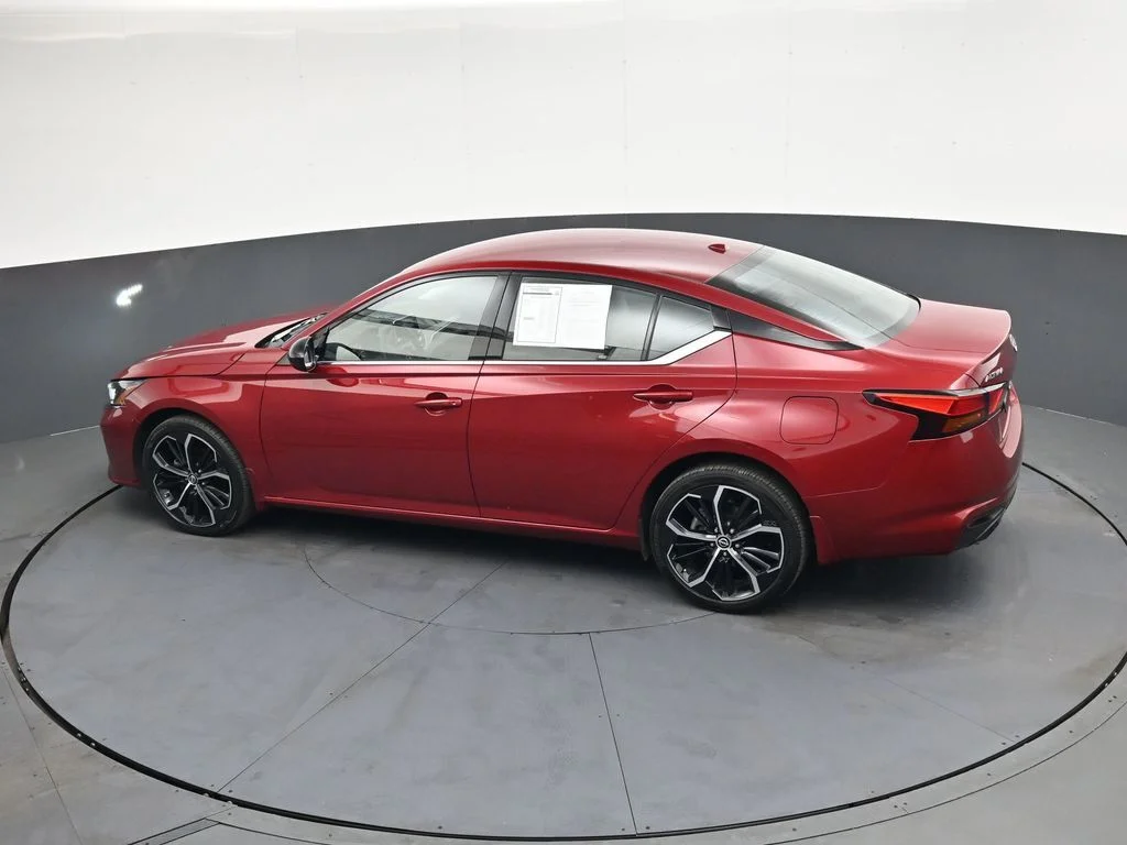Used 2025 Red Nissan 2.5 SR image 38