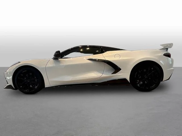 Used 2024 White Chevrolet Stingray image 4