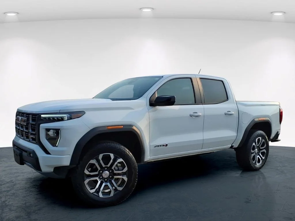 Used 2023 White GMC AT4 image 2