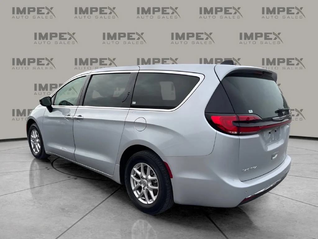 Used 2024 Silver Chrysler Touring L image 3