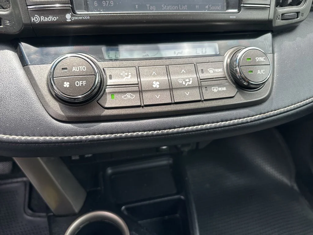 Used 2015 Black Toyota XLE image 20