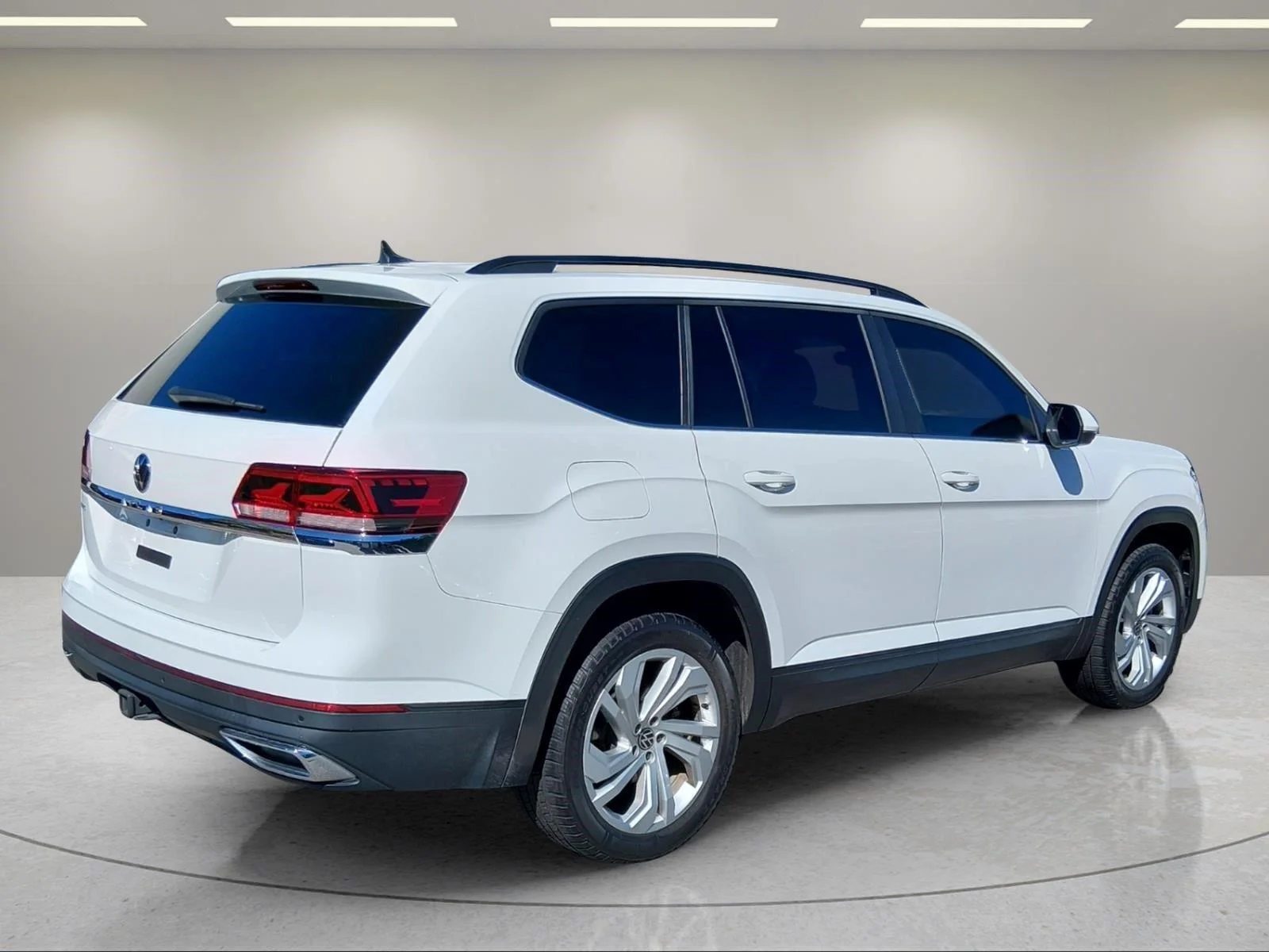 Used 2022 Pure White Volkswagen 3.6L V6 SE w/Technology image 5