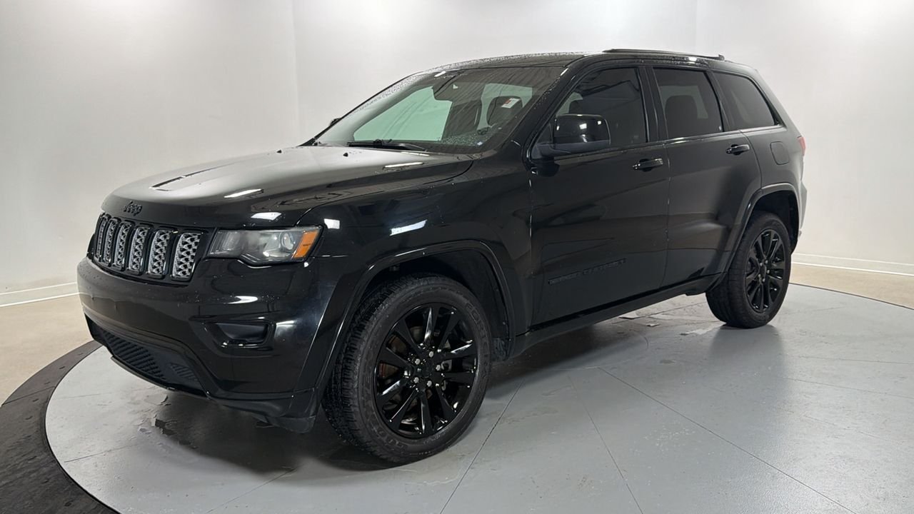 Used 2018 Black Jeep Altitude image 1