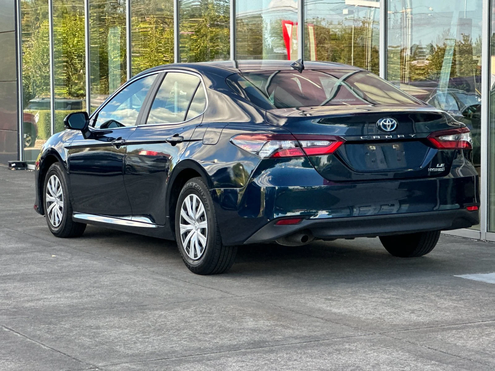 Used 2021 Aqua Toyota LE image 6