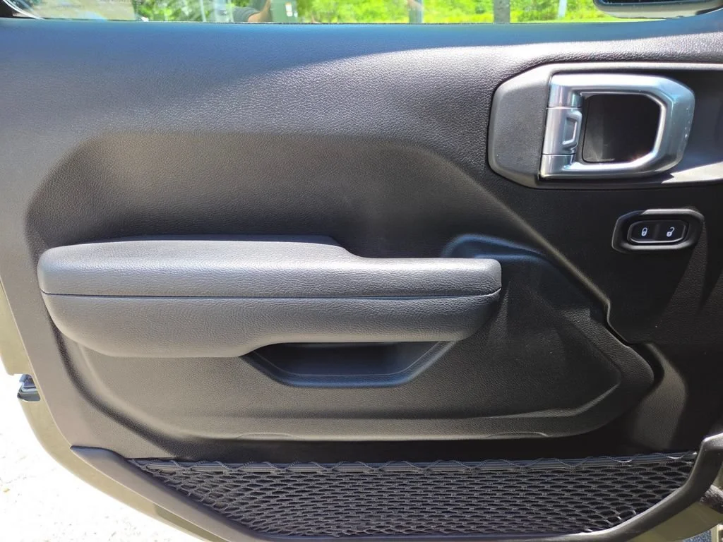 Certified Used 2025 41 Jeep Sport S image 21