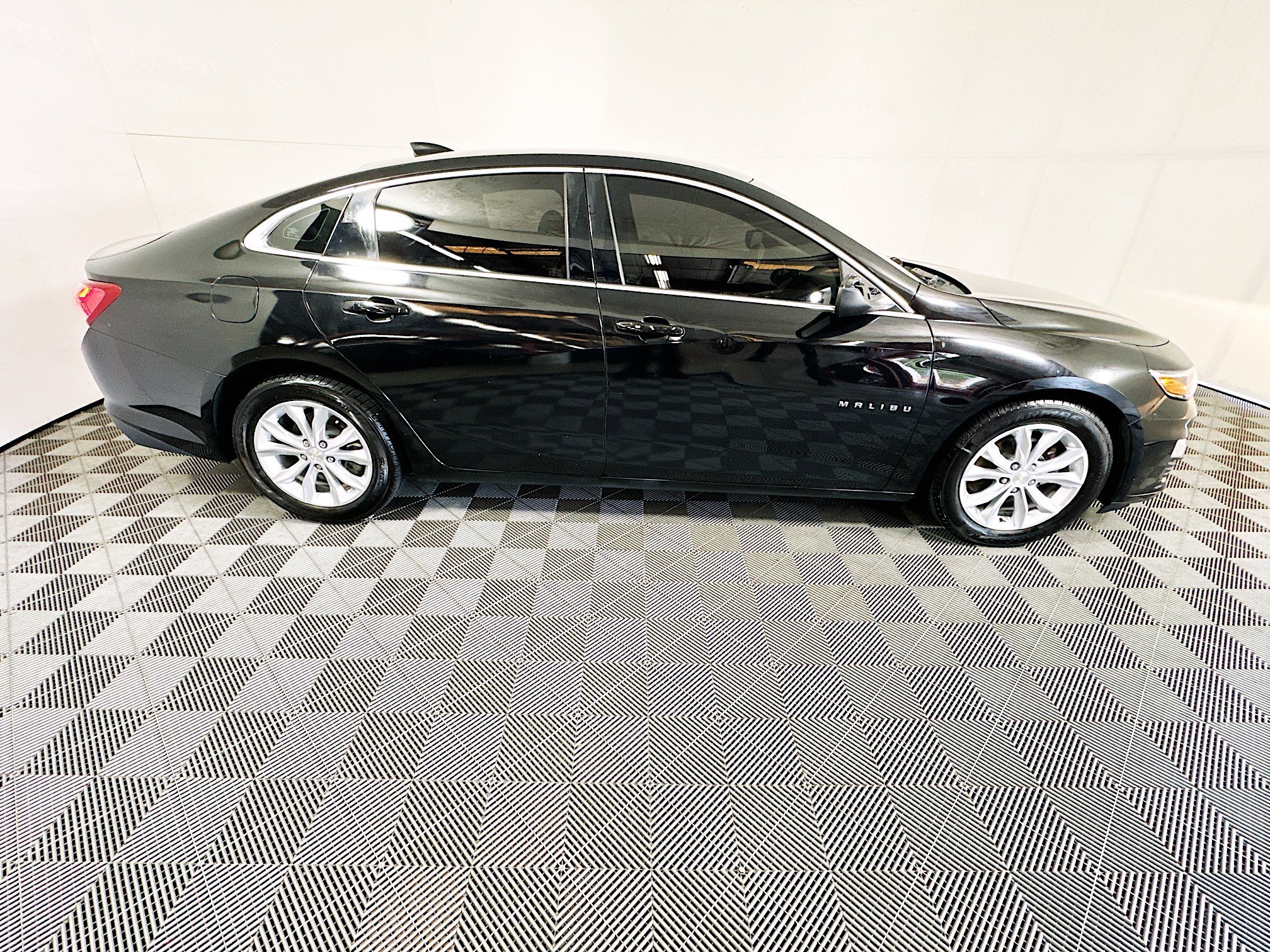 Used 2020 Chevrolet Malibu 1LT with VIN 1G1ZD5ST9LF037722 for sale in Coconut Creek, FL