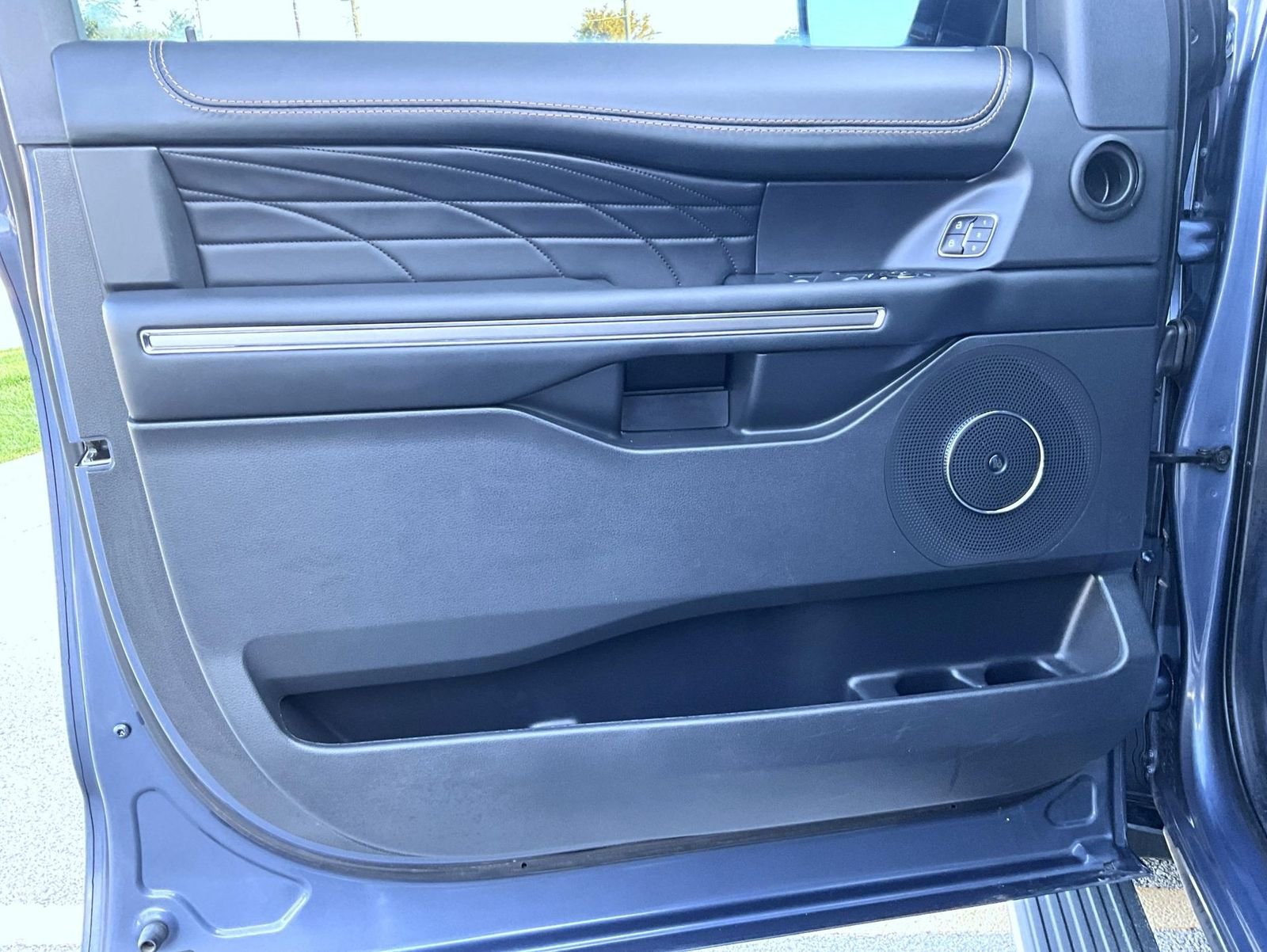 Used 2023 Blue Ford Platinum image 11