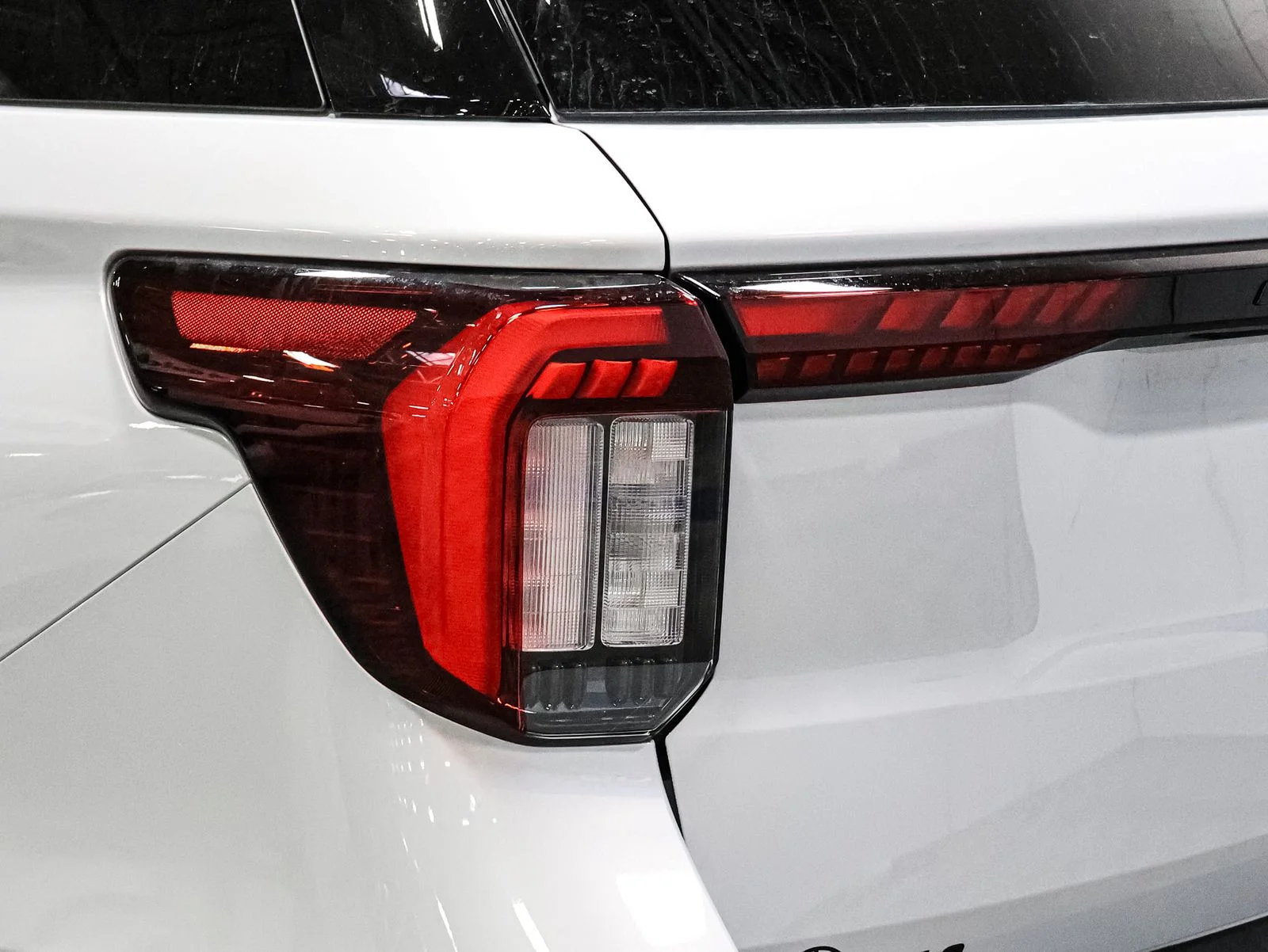 2026 Ford Explorer ST-Line - Photo 15
