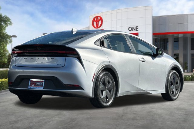 Certified Used 2025  Toyota LE image 5